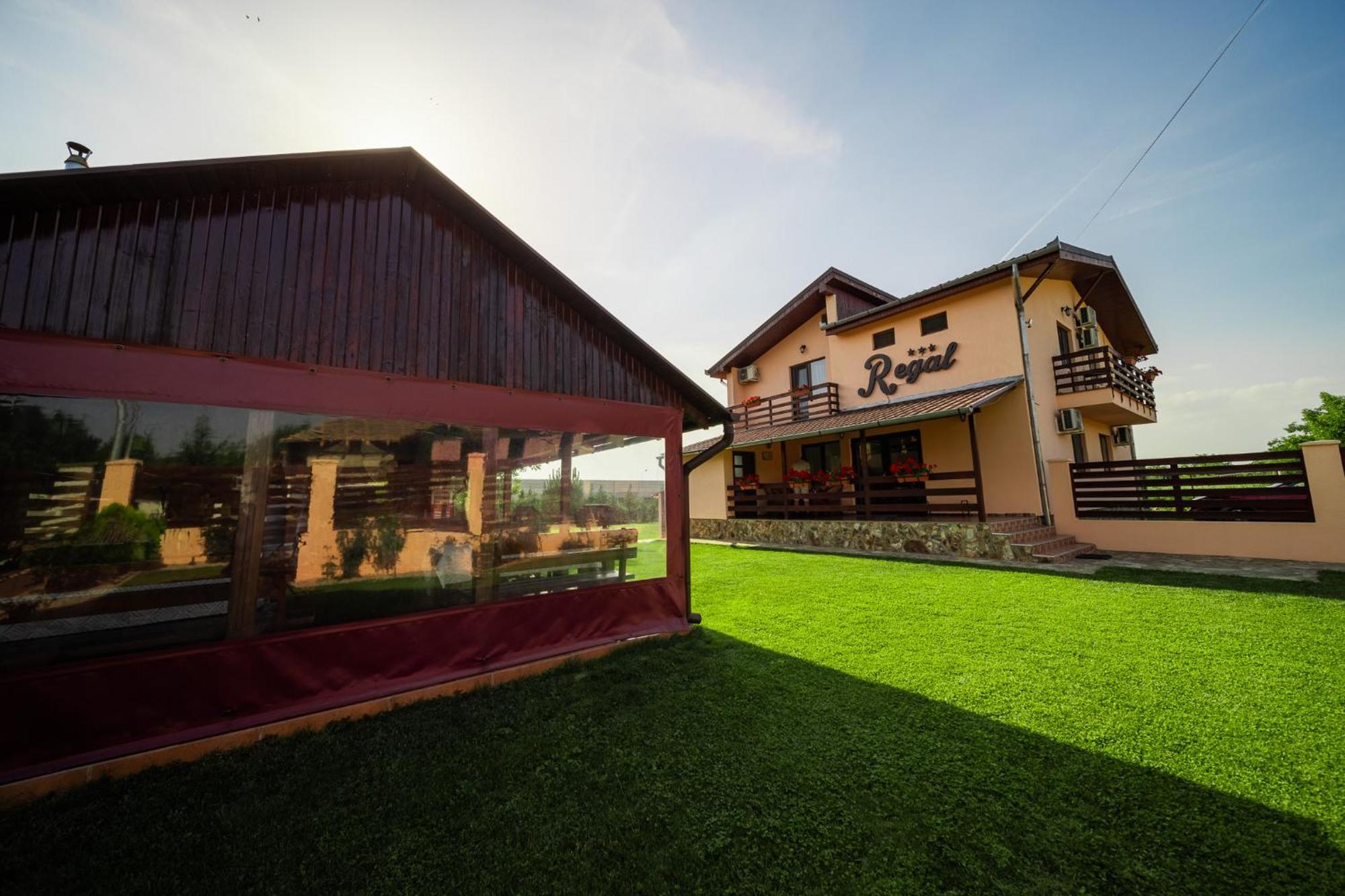 Pensiunea Regal Baile 1 Mai Exterior foto