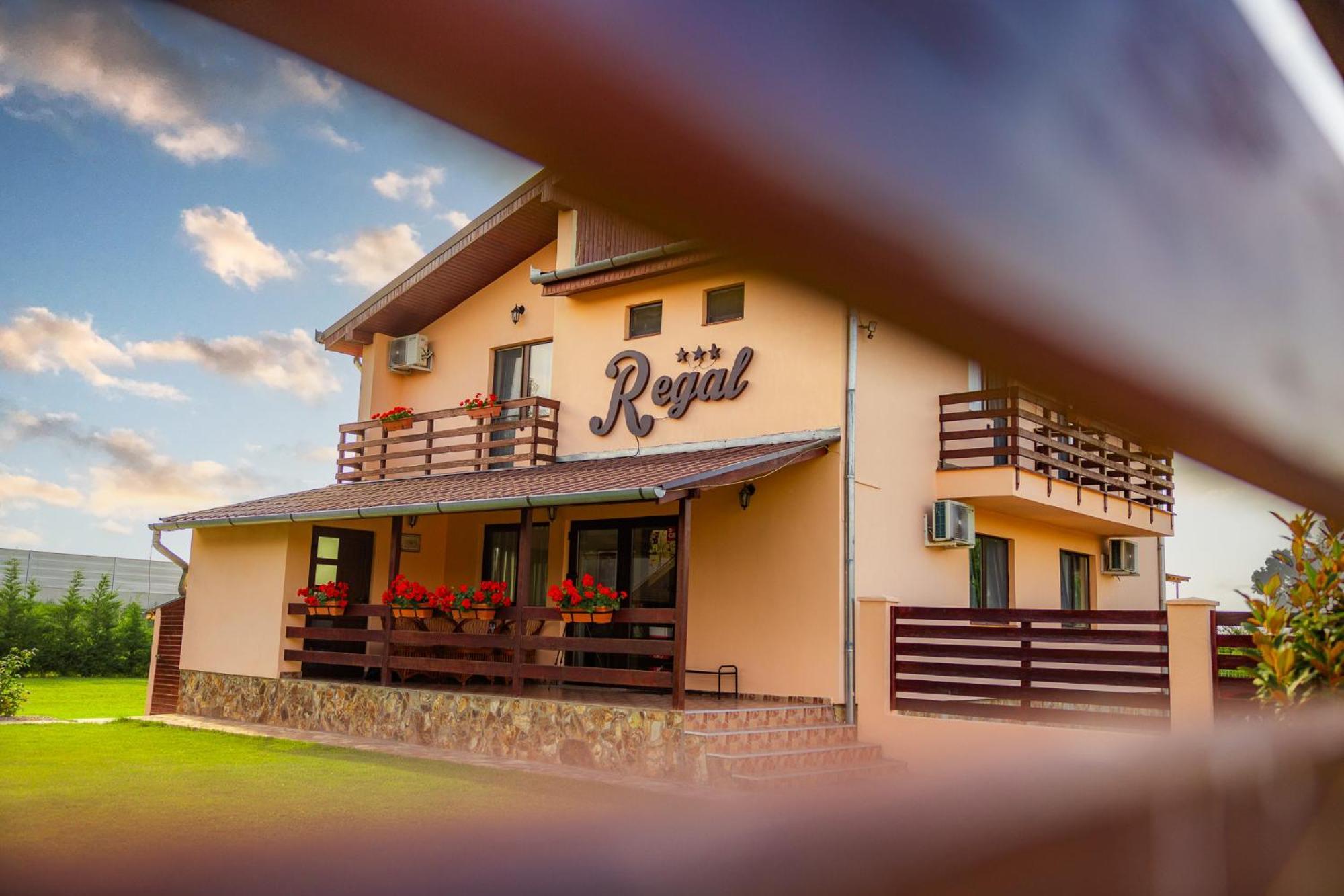 Pensiunea Regal Baile 1 Mai Exterior foto